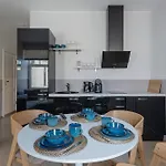 Elegant In Quiet Center Διαμέρισμα