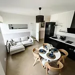 Апартаменты Elegant In Quiet Center