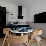 Elegant In Quiet Center ريغا